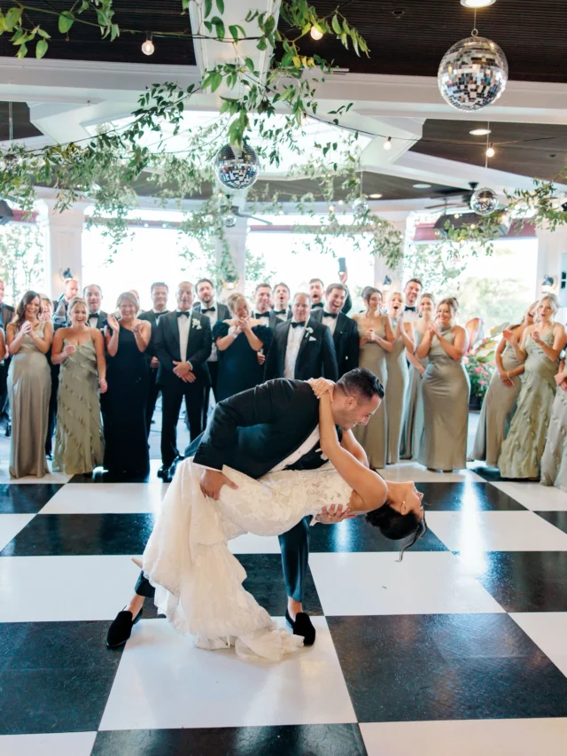 The classics never miss 🪩
A black-and-white dance floor, a perfect dip, and a night that felt straight out of another era. #AtlanticCityCountryClubWedding