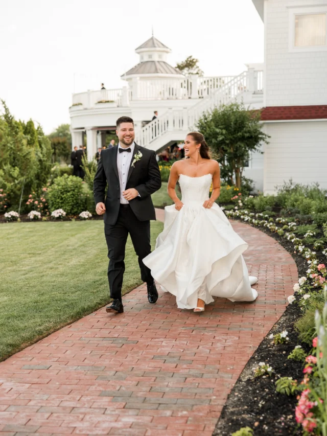 Welcoming all the August vibes with some beautiful photos from Erin & Joe’s wedding 🤍✨

📸 Photography @kateandjillphotography 
⛳️ Venue @atlanticcitycountryclub 

#atlanticcitycountryclub #northfieldnj #shorewedding #njweddingvenue #august