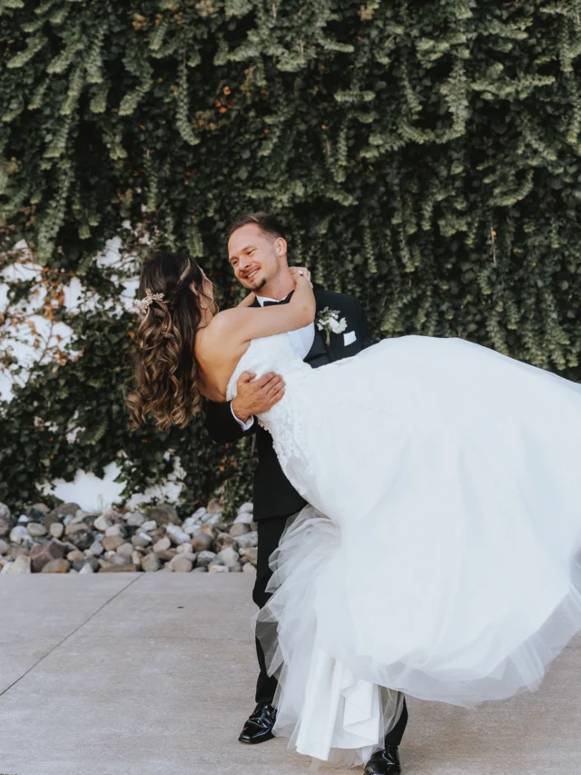 The Burns 🤍💍 

With fall weddings right around the corner, let’s take a second to admire the beauty of this September wedding. 🕯️✨

Venue | @atlanticcitycountryclub 
Photography | @united_elite_photography @unitedelitevideo 

#atlanticcitycountryclub #njweddingvenue #southjerseywedding #northfieldnj #septemberwedding